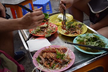 Hanoi Street Food Tour and Hang Out 