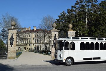 Newport Gilded Age Mansions Trolley Tour with Breakers Admission