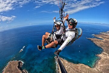 Acrobatic Paragliding Tandem Flight above south Tenerife