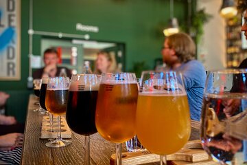 Edinburgh: Craft Beer and Bar Tour with 8 Tastings