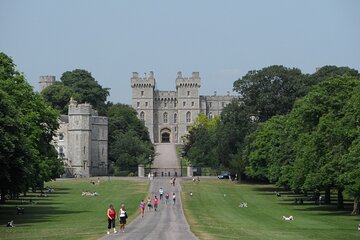 Windsor Castle Stonehenge Private Tour from London with Passes