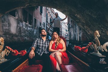 Marriage Proposal Photographer in a Gondola