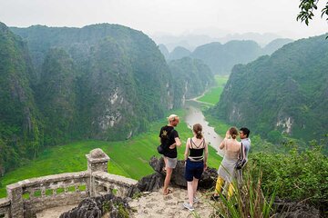 Full-Day Ninh Binh Luxury Tour from Hanoi (Group of 9 Guests)