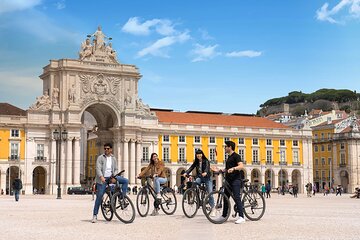 Private Lisbon 360º Guided Tour: Boat Trip, Bike, Walk & Tramway