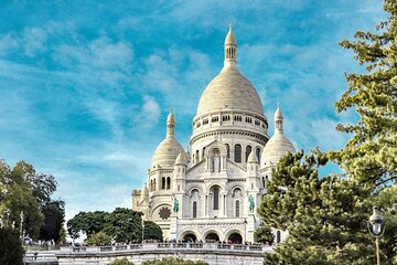 Montmartre Guided Walking Tour: Famous Artists and Cabarets