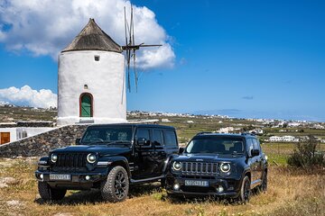 Santorini: Private Luxury Jeep Tour with Local Guide & Sunset