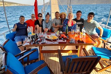 6 Hours Private Charter Boat Tour with Lunch in Bodrum