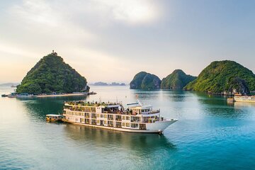 2D/1N at 5 STAR CRUISES: Transfer,Meals, Cave, Island & Beach