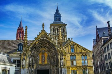 Full-Day Historical Tour in Maastricht from Amsterdam