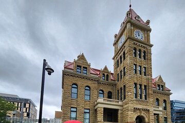 2-Hour Private Walking Tour of Calgary's Highlights