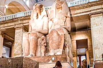  Private Tour in Giza Pyramids, Museum and Bazzar 