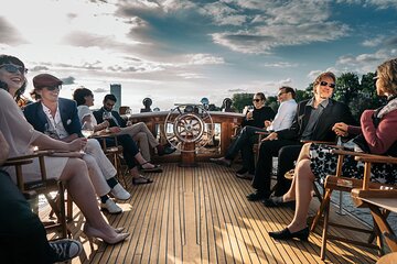 Evening aperitif tour aboard the motor yacht Fitzgerald