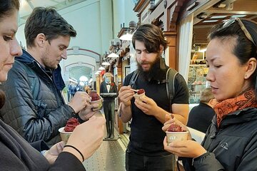 CITY Tour with Food Tasting in Helsinki