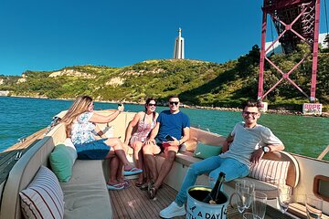 Relax on a Comfortable Small Boat With Open Bar and Snacks