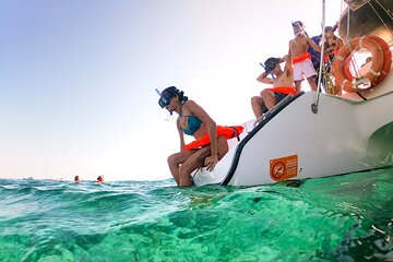Isla Mujeres Cruise with Beach Club, Snorkel, Lunch and Open Bar