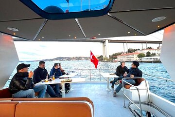 Daily Bosphorus Luxury Yacht Cruise With Live Guide (Small Group)