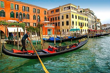 Morning City Walking and Gondola Ride Tour in Venice