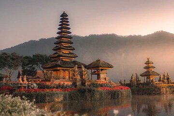 Bali Temple Tour : Taman Ayun – Ulun Danu – Sunset at Tanah Lot