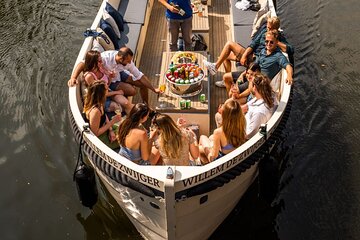 Amsterdam: Evening City Centre Canal Cruise with Unlimited Drinks