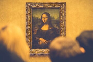 Private Tour with Skip the Line Tickets to Louvre Museum & Crepes