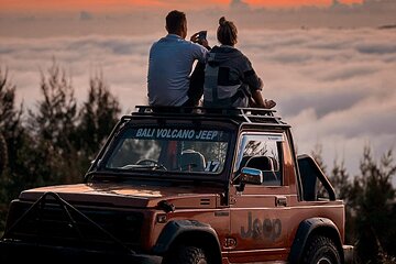 Private Mount Batur Sunrise with Hot Spring Tour in a 4WD Jeep