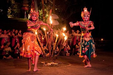 The mystical Uluwatu temple and the Kecak fire dance