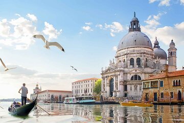 Magical Gondola Journey: Explore Venice's Grand Canal in Style!