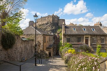 4 Hour Walking Tour Around Old Edinburgh's City Wall