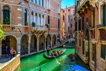 Explore the Canals on an Authentic Gondola Tour Venetian Dreams