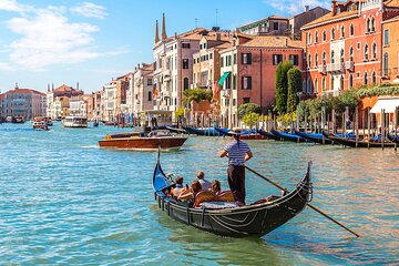 Walking Tour and Enchanting Gondola Journey in Venice 