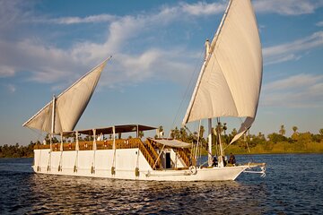 4 Days Guided Tour with Sailing Dahabiya Aswan to Luxor