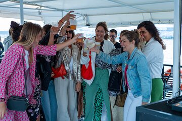 Lisbon: Sunset on board with music & drinks