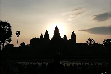 Sunrise Small Group Tour to Angkor Wat Temple