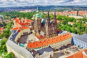 Private Walking Tour around the Prague Castle Complex