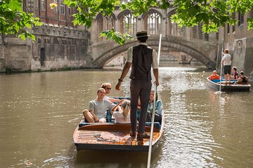 Shared | Cambridge Alumni-Led Walking & Punting Tour W/ Opt King's College Entry