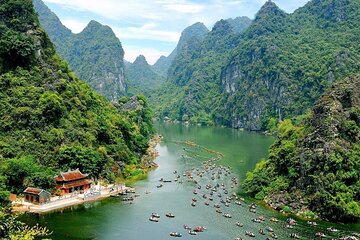 Ninh Binh Full day Tour in Hoa Lu, Trang An, and Mua Cave