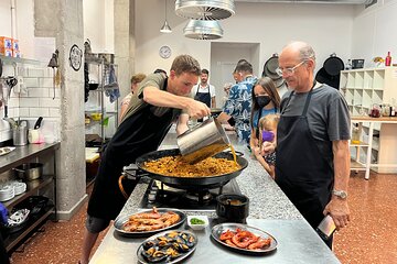 Seafood Paella cooking class, tapas and visit market