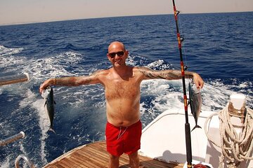 Private Fishing Day Boat With Equipment and Transfer – Hurghada