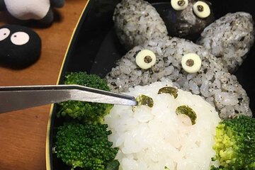 Making a bento box with cute character look in Japan