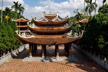 Full Day Tour to Perfume Pagoda with Traditional Boat Ride