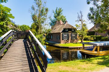 Giethoorn and Afsluitdijk Day Trip from Amsterdam with Boat Trip