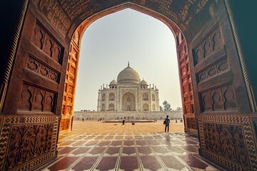 Taj Mahal with Mausoleum Skip-the-Line tickets & guide