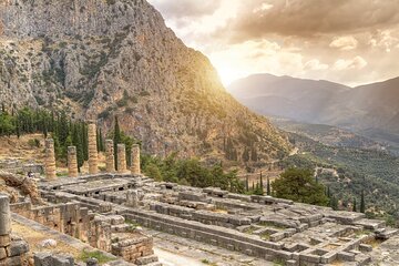 Delphi & Corycian oracle Leonidas & 300 Battlefield private tour