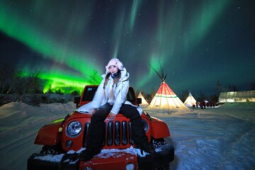 Yellowknife Aurora viewing at Aurora Lodge + Aurora Hunting