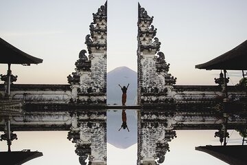 Bali Instagram: Gate of Heaven Temple with Tour Guide & Breakfast