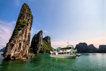 Halong Wonder Bay Day Cruise (Small Group on Boat & Buffet Lunch)