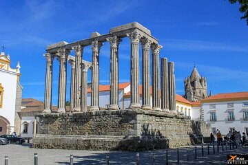 Private Full-Day Cultural Tour in Evora and Monsaraz