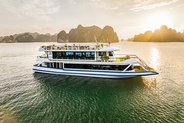 Halong Bay Luxury cruise Day trip: Buffet Lunch, Limousine bus