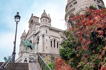 Exclusive Walking Tour In Montmartre With Local Guide 