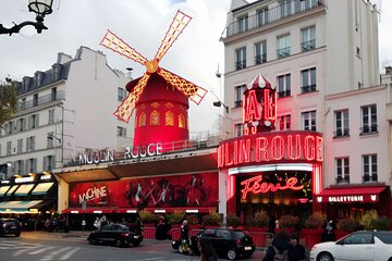 Access to a Self-Guided Walk in Montmartre